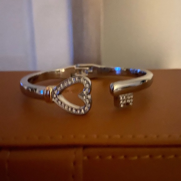 Heart and Key silver tone bracelet. Love ❤️ Key bracelet - Picture 4 of 6